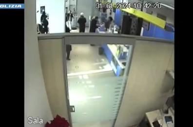 Foggia, rapine violente in gioielleria, Poste e sala slot: ecco come gli 8 arrestati organizzavano i colpi 