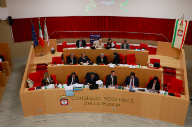 Puglia, Decaro dopo Emiliano?  De Santis: «Ma il suo posto è a Bruxelles»