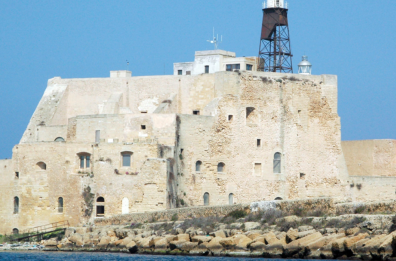Brindisi, che fine ha fatto il faro dell’isola di Sant’Andrea? Potrebbe trovarsi a La Spezia 
