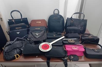 Borse, portafogli, foulard e scarpe taroccati: doppio sequestro in pieno centro a Lecce