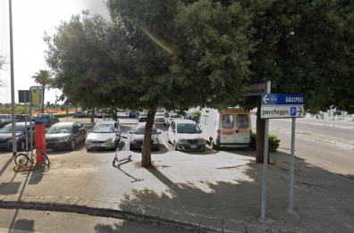 Lecce, è corsa ai regali: parcheggi di scambio e bus gratuiti non fermano il traffico
