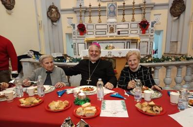 Il vescovo di Foggia al pranzo della comunità di Sant'Egidio: «Orgogliosi di ospitare chi in difficoltà»