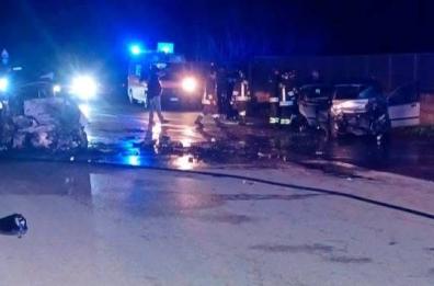 Schianto frontale sulla provinciale tra Andria e Canosa: sette auto coinvolte, un morto e sei feriti 