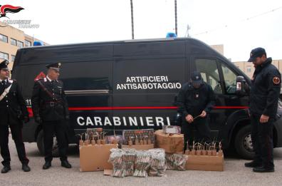 Taranto, maxi sequestro di botti: 19enne trovato con un quintale di fuochi illegali, arrestato