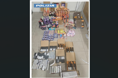 Carosino, in casa aveva 150kg di fuochi d'artificio illegali: denunciato un uomo