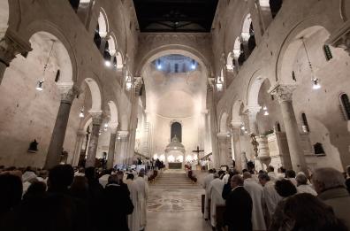 Bari, mons. Satriano avvia in Basilica l'anno santo: «Un viaggio di speranza»
