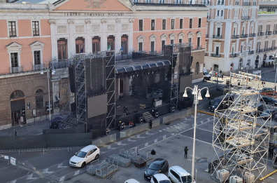 Piazze in musica per il Capodanno dei pugliesi: pronti per la festa, a Bari pienone in piazza Libertà