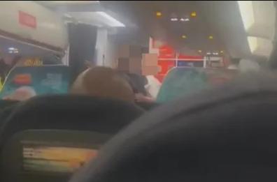 Bari, 16enne tenta di aprire il portellone dell'aereo: atterraggio d'emergenza al Karol Wojtyla per volo diretto a Londra