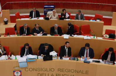 Emiliano, esposto alla Procura di Bari contro l’ok alla legge Laricchia: «Un falso nel testo del Consiglio regionale»