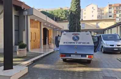 Bari, parla l'uomo che ha trovato il neonato morto nella culla termica: «L'ho preso in braccio, provo tanto dolore»