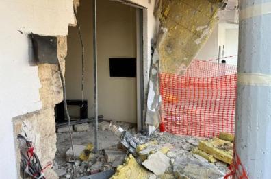 Andria, palazzina Arca devastata: «È un attentato ma non ci pieghiamo alla violenza»