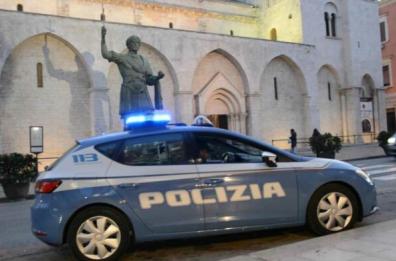 Raffica di furti nei supermercati di Barletta: arrestato 16enne, sarebbe «capo» di una baby gang locale