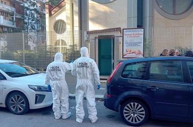Neonato morto nella culla termica a Bari, due giorni prima una donna sentì dei vagiti: «Pensavo fossero gatti»
