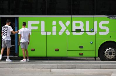 «Io, abbandonato a piedi sulla tangenziale, di notte, da Flixbus»: la denuncia di uno studente barese. La compagnia: «Sicurezza dei passeggeri è la nostra priorità»