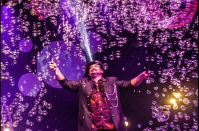 Al TeatroTeam le mille bolle di tutte le forme: a Bari unica tappa pugliese di «Bubbles Revolution» 