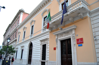 Bari, polemiche sulla festa dei 100 anni del Liceo Scacchi. L'ex preside: «Ex dirigenti dimenticati»