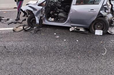 Auto contro camion,  riaperto il tratto della A14 fra Trani e Andria chiuso per incidente: due feriti gravi