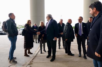 «Se Bari ha quattro Pronto soccorso, Taranto deve averne due». Emiliano: «Chiederò l'autorizzazione al ministro»