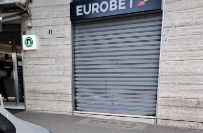 Andria, va in banca a depositare l'incasso del centro scommesse da circa 10mila euro: rapinato 51enne