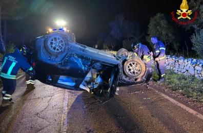 Brindisi, auto si capovolge da sola: conducente salvo per miracolo