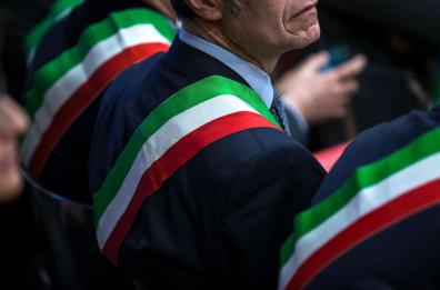 Anci Puglia ai partiti: «Bisogna abrogare la norma sull'incandidabilità dei sindaci»