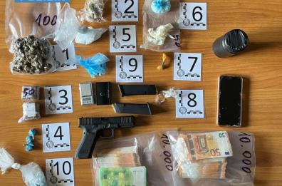 In casa droga e una pistola, incastrato dalle sue stesse telecamere: arrestato a Galatina 34enne allevatore di cani