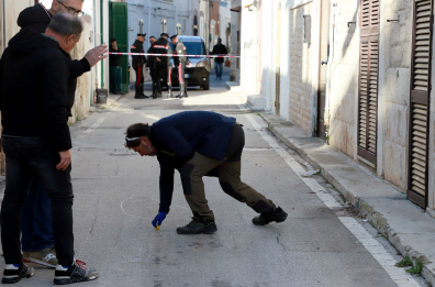 Accoltellato in casa a S. Spirito: per l'omicidio di Dogna non si esclude la pista «passionale»