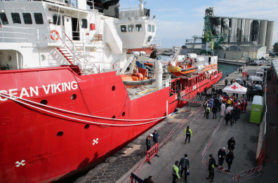 Migranti, la Ocean Viking approderà al porto di Taranto: ci sono 101 persone a bordo