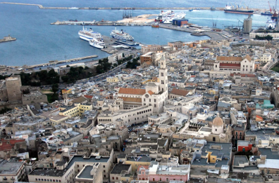 Grandi pulizie a Bari Vecchia: interventi su fogna nera e bianca
