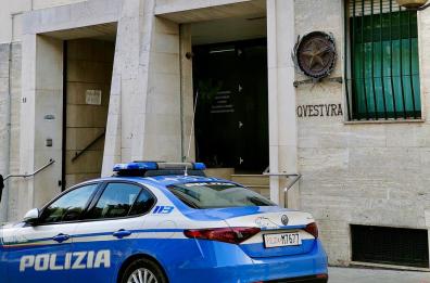 Danneggiano gettoniere autolavaggio a Matera e rubano 200 euro: denunciati in due