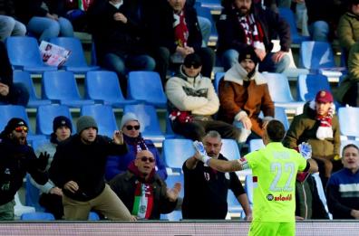 Bari, insulti razzisti a Dorval: scendono in campo Lega di B e ministro Abodi