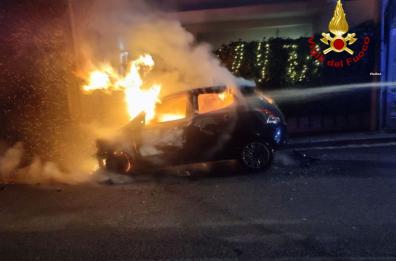 Novoli, in fiamme la Lancia Y della figlia della vicesindaca Francesca Ingrosso: si indaga