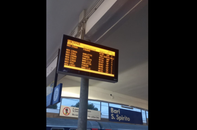 Nuova mattinata di passione per i pendolari pugliesi: ordigno bellico a Bari Palese, ritardi e cancellazioni sulla linea ferroviaria