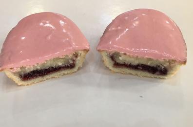 Il Giro d'Italia torna nel Salento: l'omaggio del maestro pasticciere Bisconti con un fruttone tutto rosa