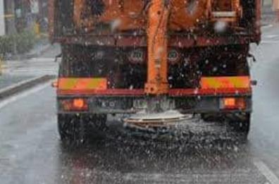 Ghiaccio sulla strada: autobus di linea carichi di studenti bloccati nel Foggiano