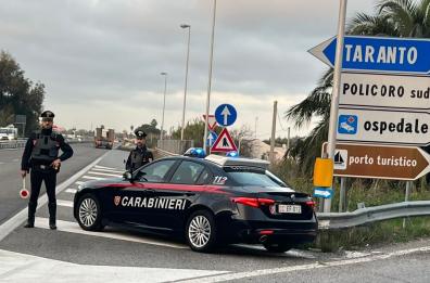 Scende dall'auto e colpisce alle spalle un 53enne, lasciandolo a terra incosciente: arrestato 24enne a Policoro