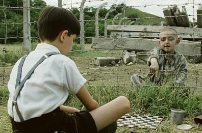 L’amicizia in tempo di guerra fra un bimbo ebreo recluso e il figlio di un ufficiale nazista