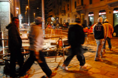 A Bari calci e pugni ai migranti, indagini sulla baby gang:  dieci ragazzi accusati di 8 episodi 