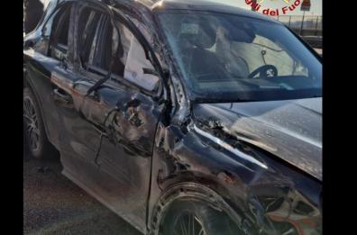 Bari, incidente sulla SS16: coinvolti due camion e due auto, una donna soccorsa Bari, incidente sulla SS16: coinvolti due camion e due auto, una donna soccorsa