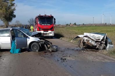 Due auto si scontrano alla periferia di Foggia: due vittime e tre feriti
