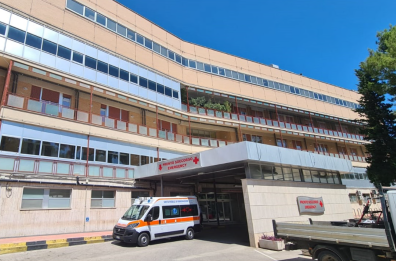 Bari, sorella 55enne di un paziente sferra un pugno in faccia a dottoressa del pronto soccorso al Di Venere: ai domiciliari
