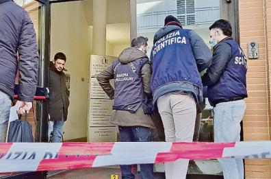 Blitz al Municipio 1 di Bari, indaga l’Antimafia: ipotesi di gruppi anarchici dietro il gesto