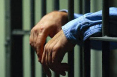 Brindisi, il boss dà direttive dal carcere e la «messaggera» è la moglie. «A lei i soldi delle estorsioni»