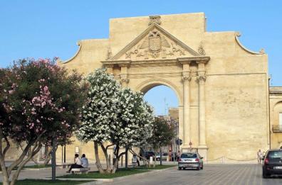 Lecce, Porta Napoli si tinge di rosa per il Giro d’Italia