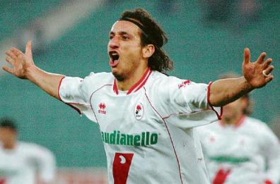 Calcio, l'ex attaccante Vincenzo Santoruvo: «Bari, mi fai penare. Squadra da playoff»
