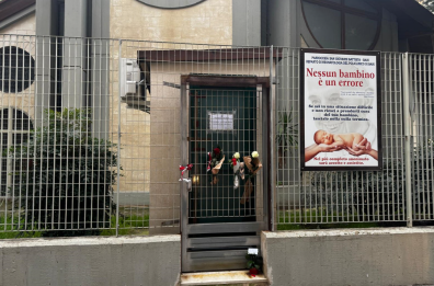 Un mese senza «Angelo», dimenticato da tutti nella culla della morte