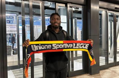 Lecce, atterrato l'esterno ivoriano Konan N'Dri, arriva dalla formazione belga del Leuven