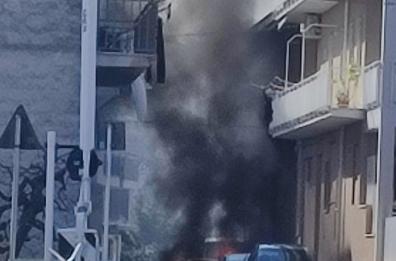 Paura a Conversano: un'auto va a fuoco, colonna di fumo altissima