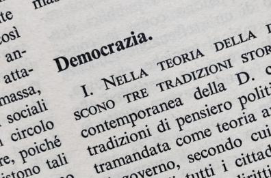Quando il qualunquismo rischia di divenire la narcosi della democrazia