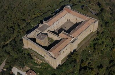 Il castello di Lagopesole in testa per i «Luoghi del cuore» del Fai
